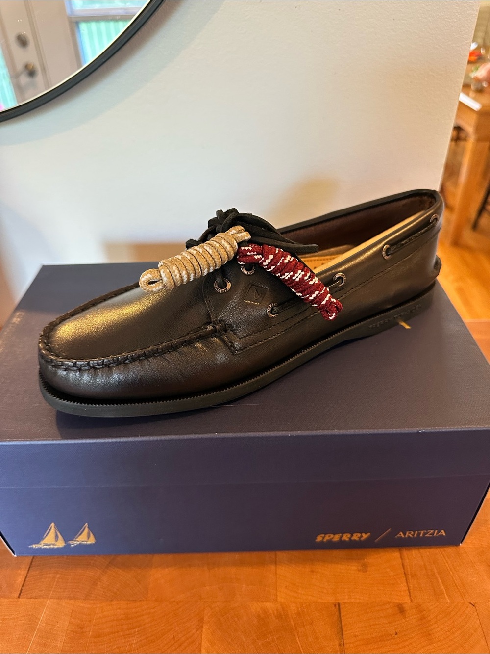 Sperry Black Leather Men’s Boat Shoe with Contrasting Rope Laces
